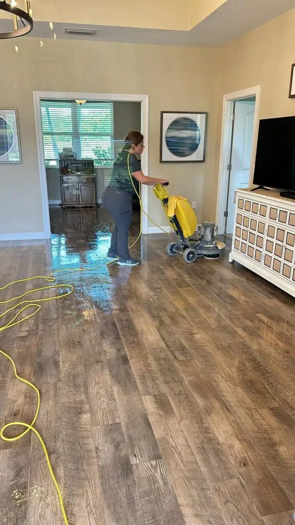 Commercial vinyl floor maintenance with VLM process by Oh Limpio