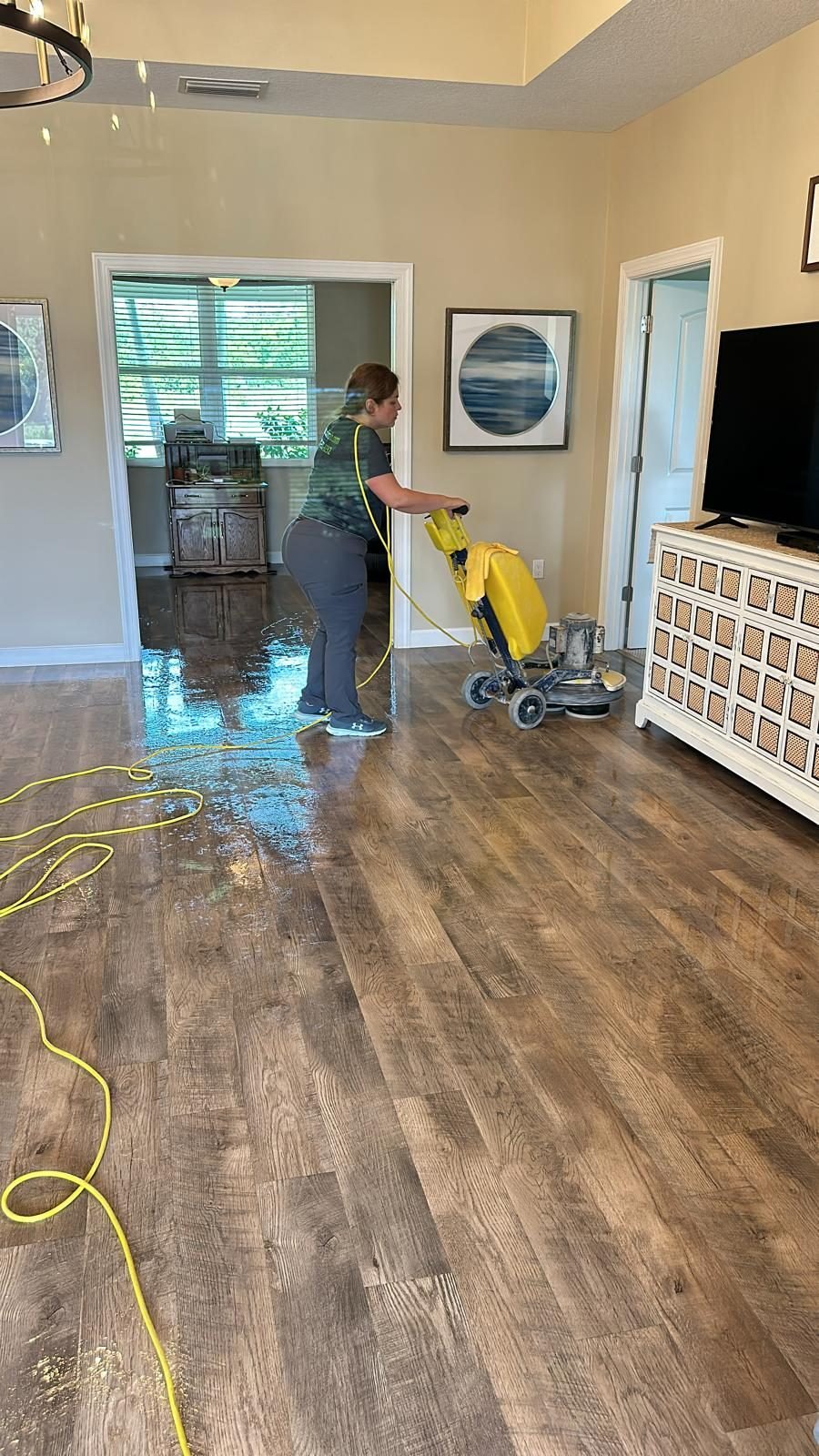 Commercial vinyl floor maintenance with VLM process by Oh Limpio
